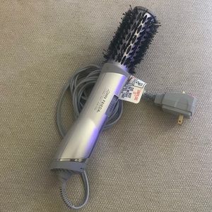 Lightly used John Frieda blow dryer brush